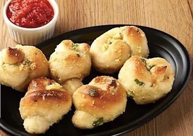Garlic Knots (6)